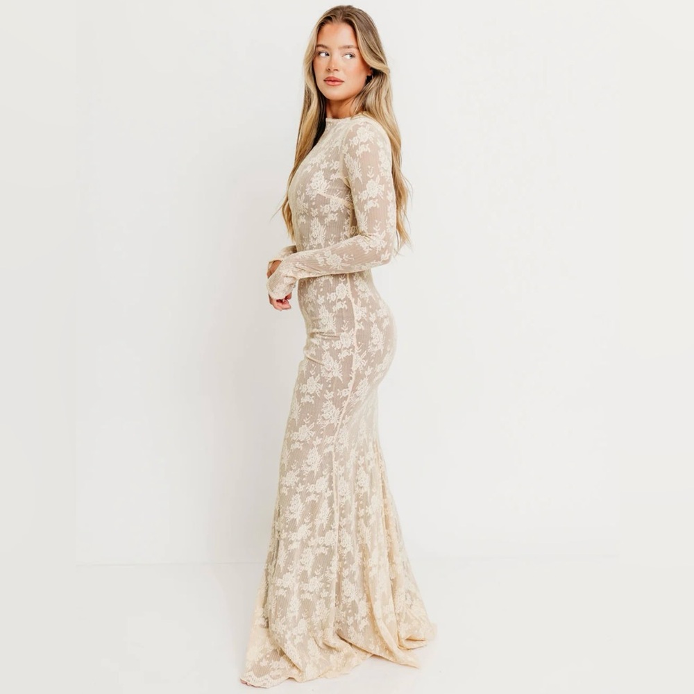 NWOT Long Sleeve Lace Maxi Dress - Size S - WHITE